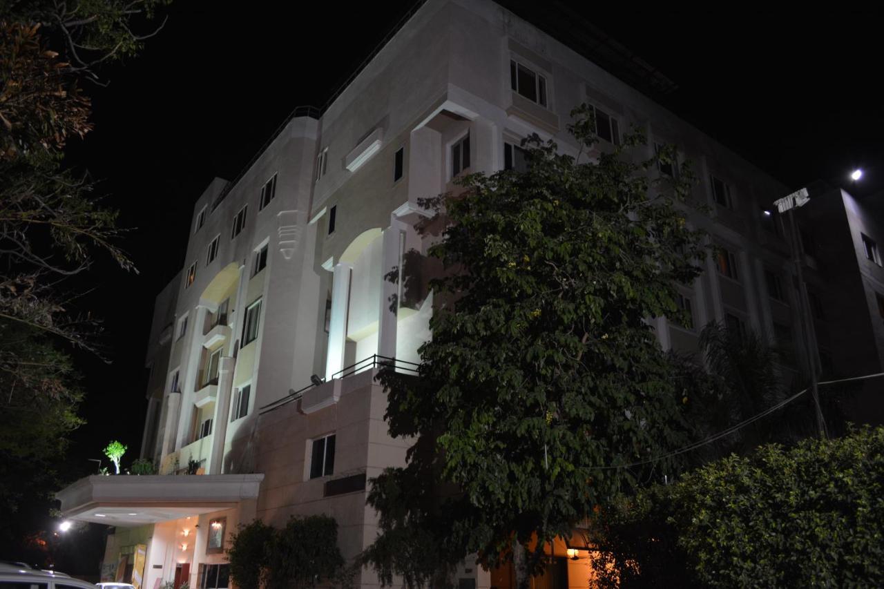 The Central Park Hotel Gwalior Exterior photo